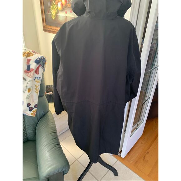 Lands’ End Waterproof Hooded Rain Jacket - Picture 2 of 12